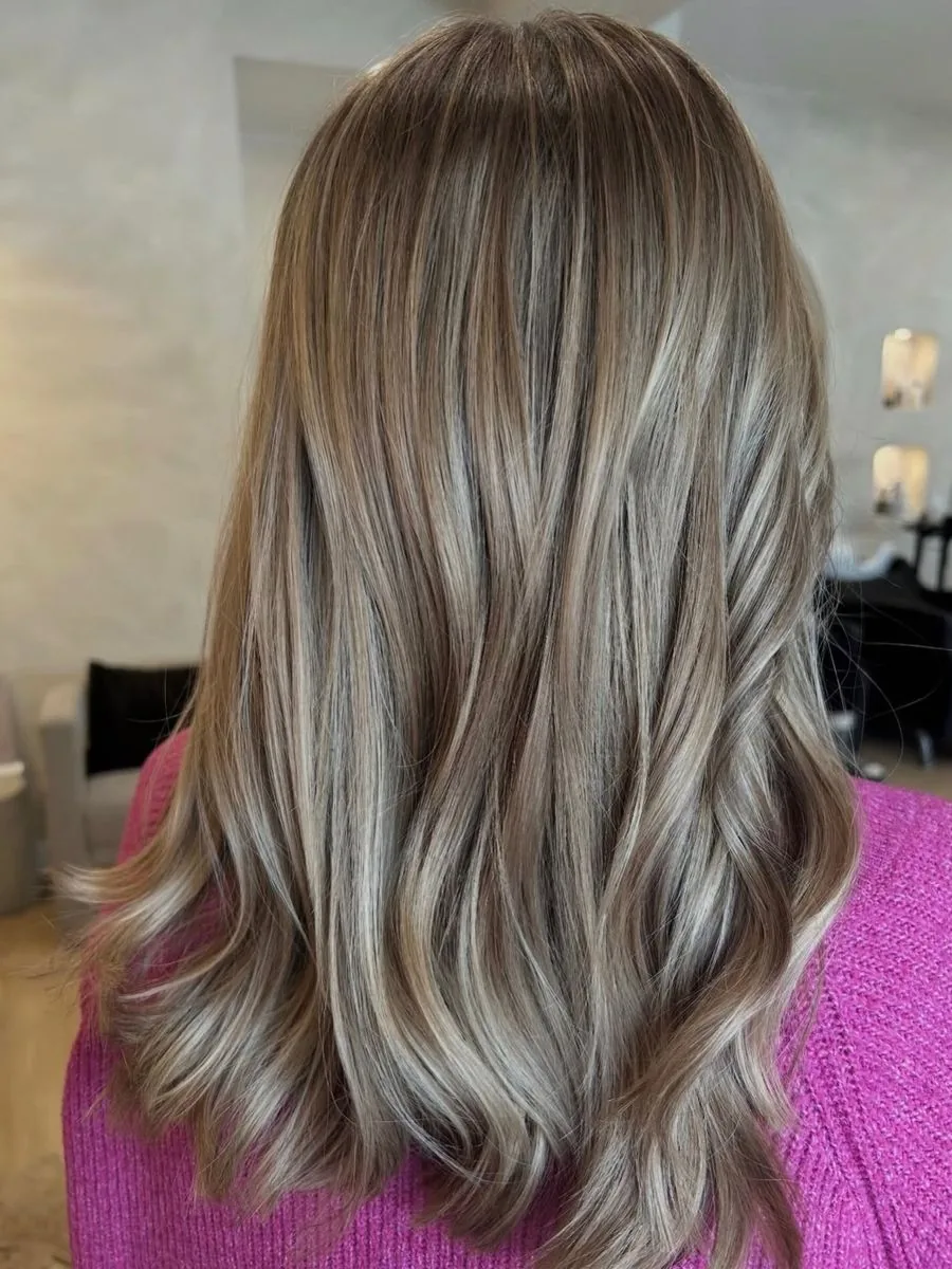 Soft bronde with blended brightness