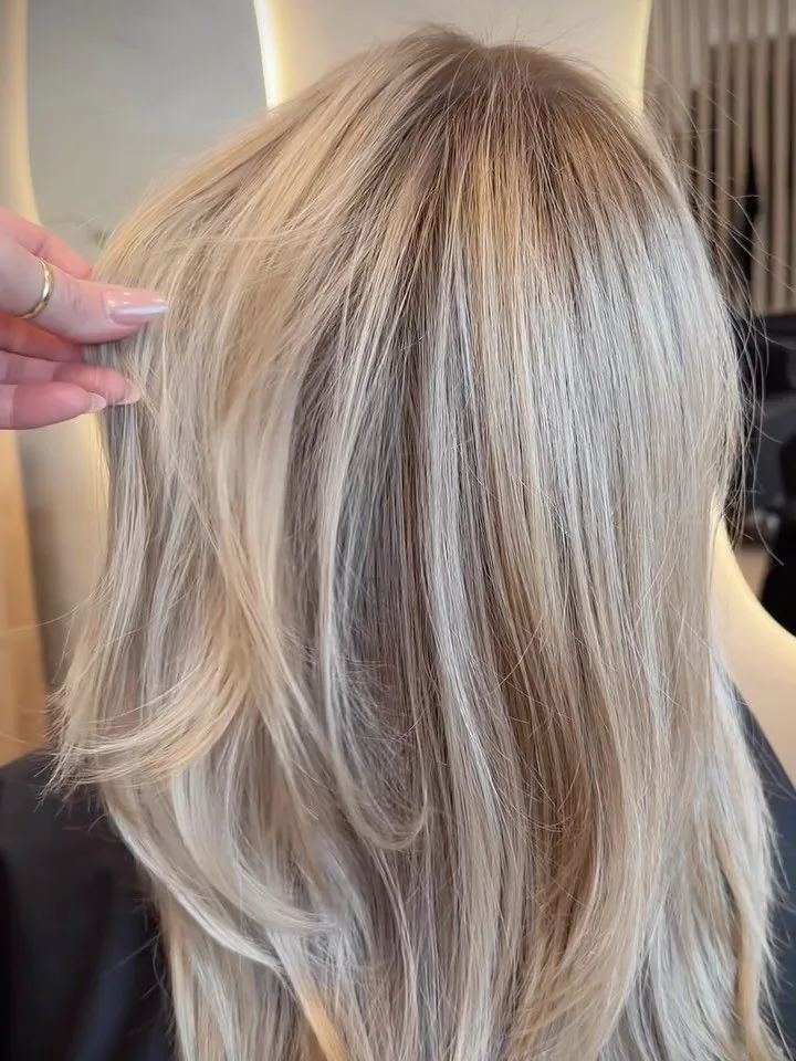 Low-maintenance lived-in blonde